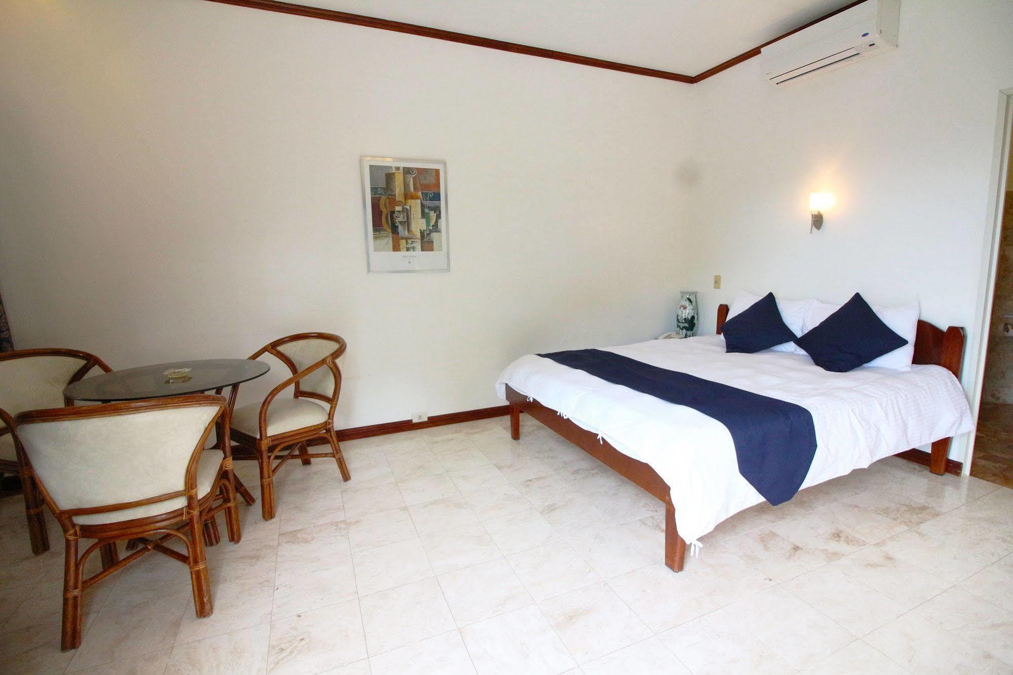 Mermaid Resort Puerto Galera Kültér fotó